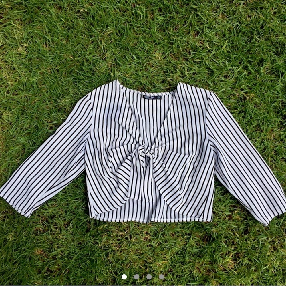 Striped Crop Top 🤍🖤 (new w/o tags)​​